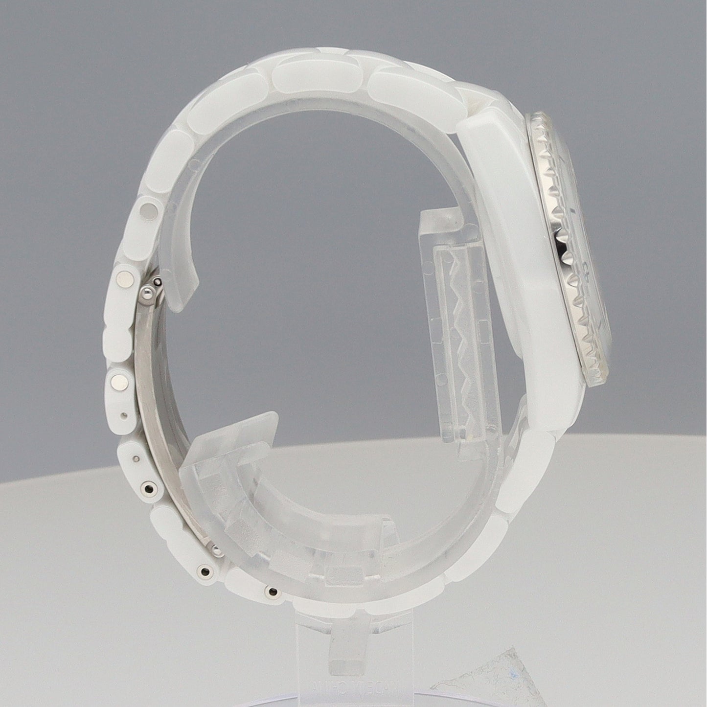 H9741 J21 White 1CHA02-00093