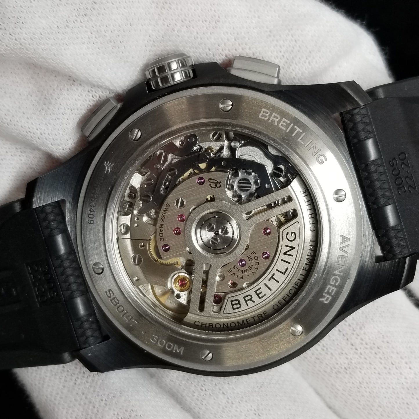 SB0147101B1X1 AVENGER B01 CHRONOGRAPH44 NIGHT MISSION 2BRT33-00185