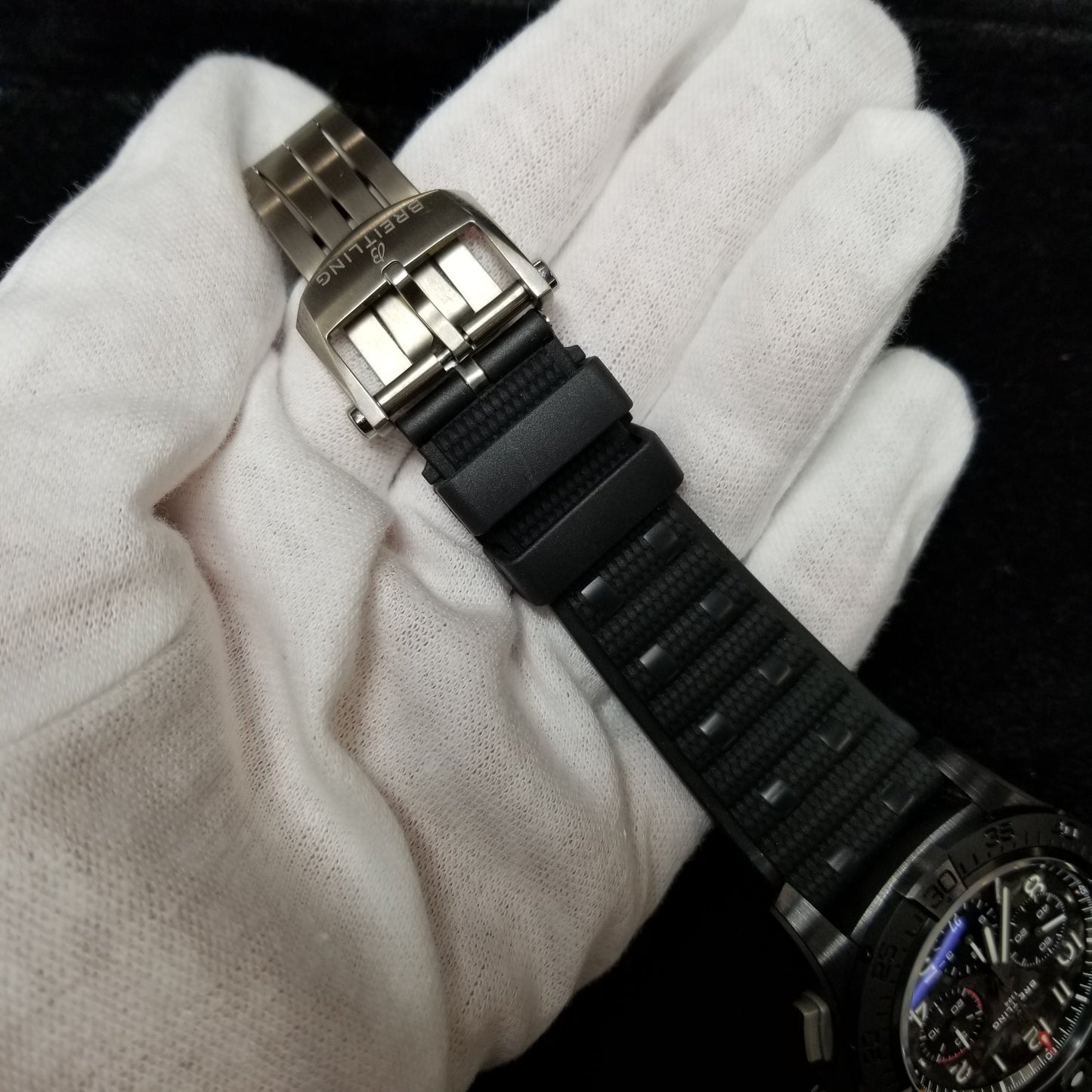 SB0147101B1X1 AVENGER B01 CHRONOGRAPH44 NIGHT MISSION 2BRT33-00185
