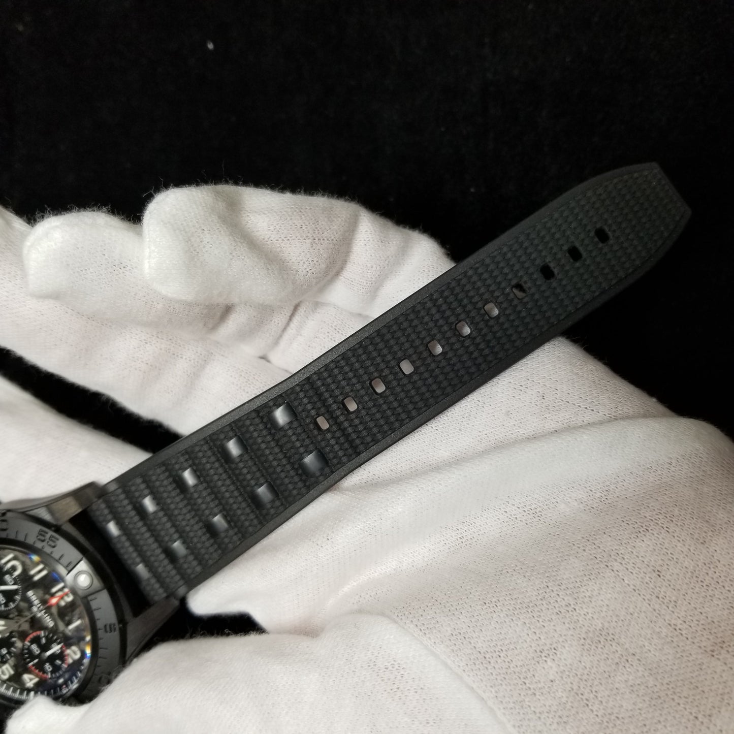 SB0147101B1X1 AVENGER B01 CHRONOGRAPH44 NIGHT MISSION 2BRT33-00185