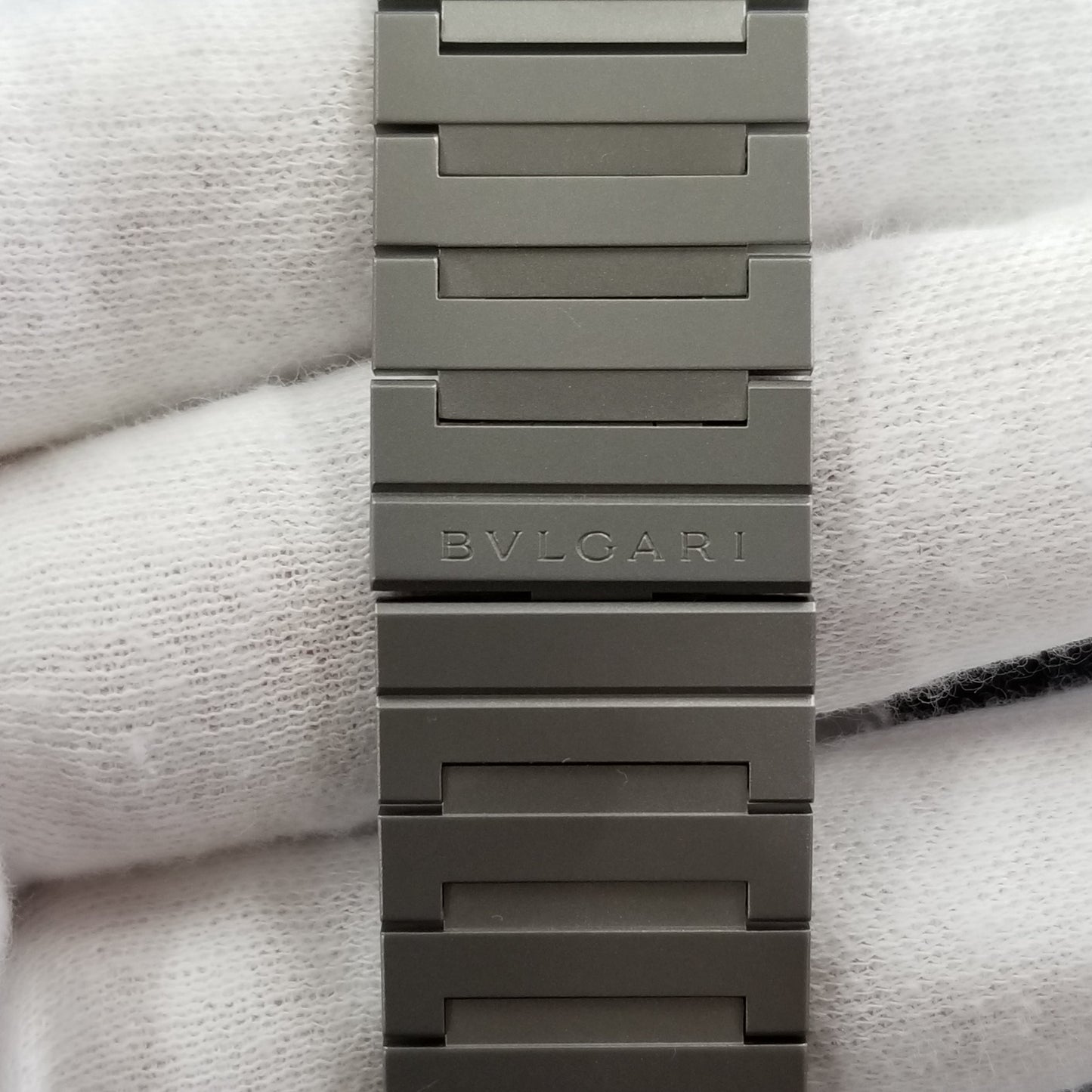 102713 Octo Finissimo 1BVL02-00163