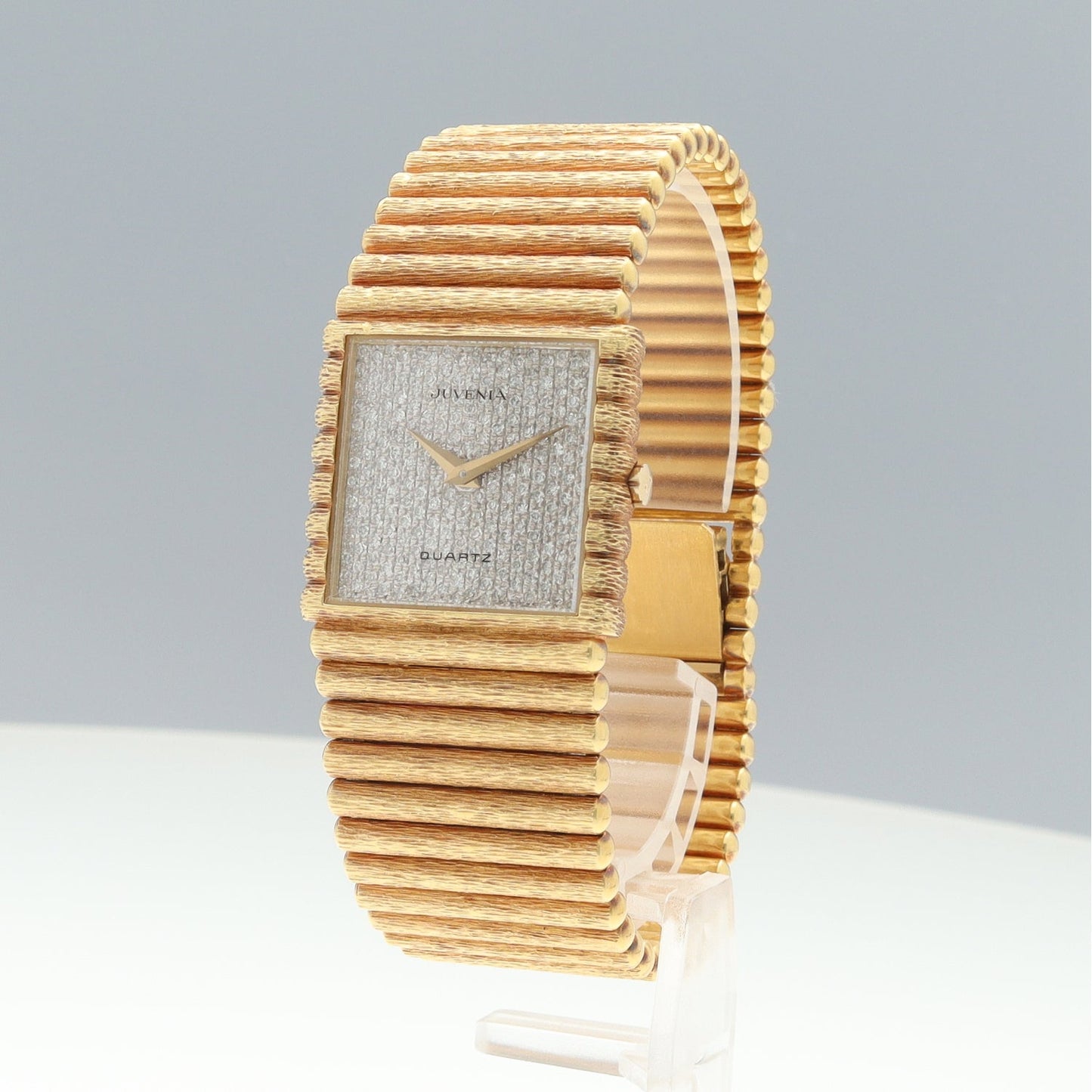 Square 750 Quartz 2JUV33-00001