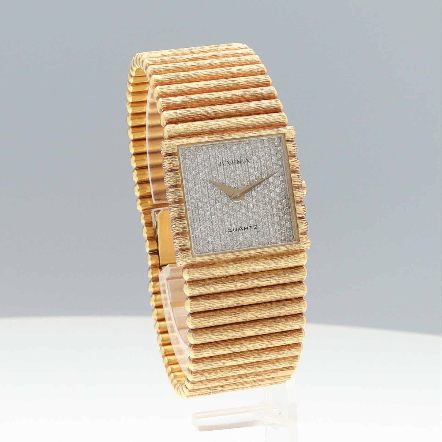 Square 750 Quartz 2JUV33-00001
