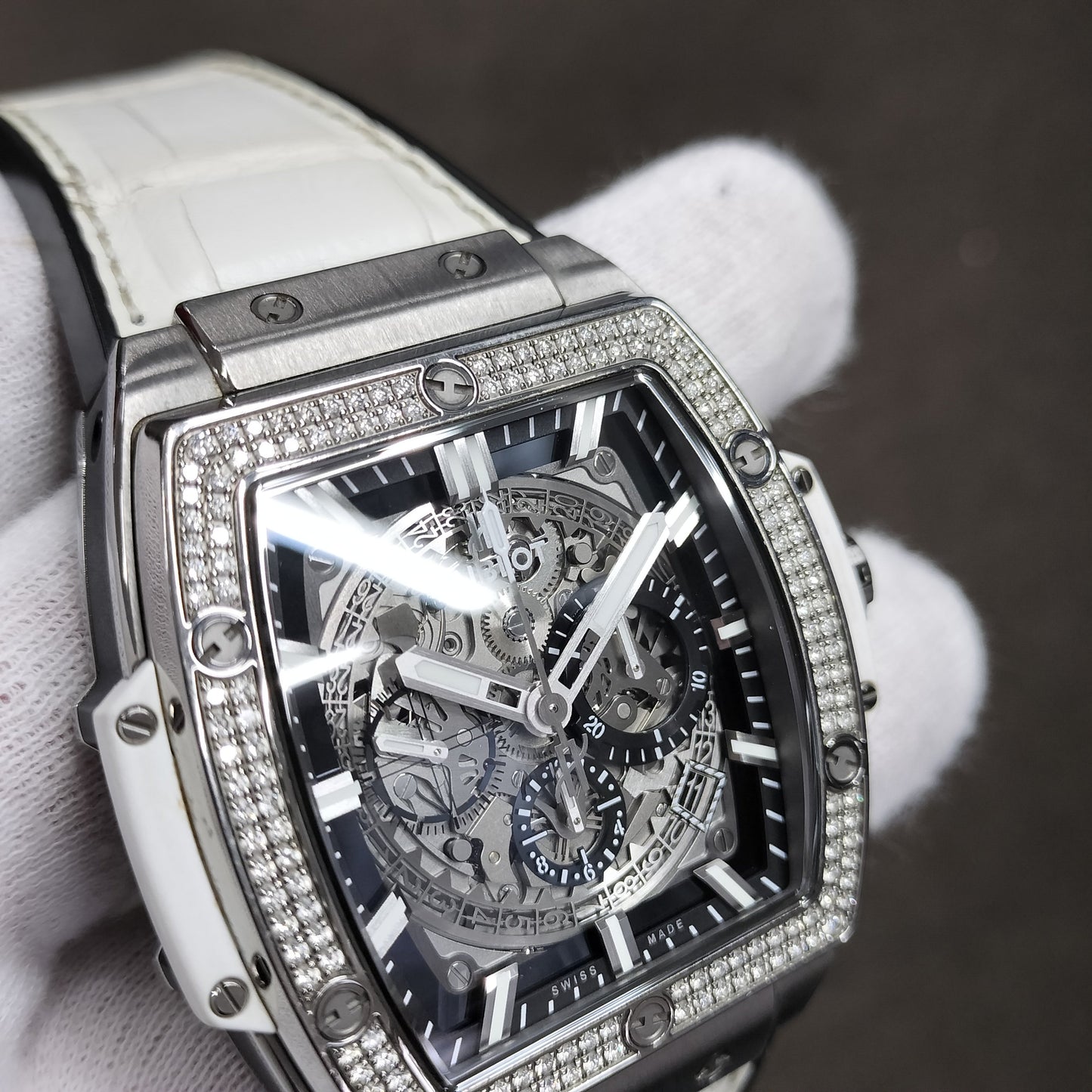 601.NE.0172.LR.1104.JPN19 Spirit of Big Bang Titanium White Diamond Japan Limited 2HUB01-00273