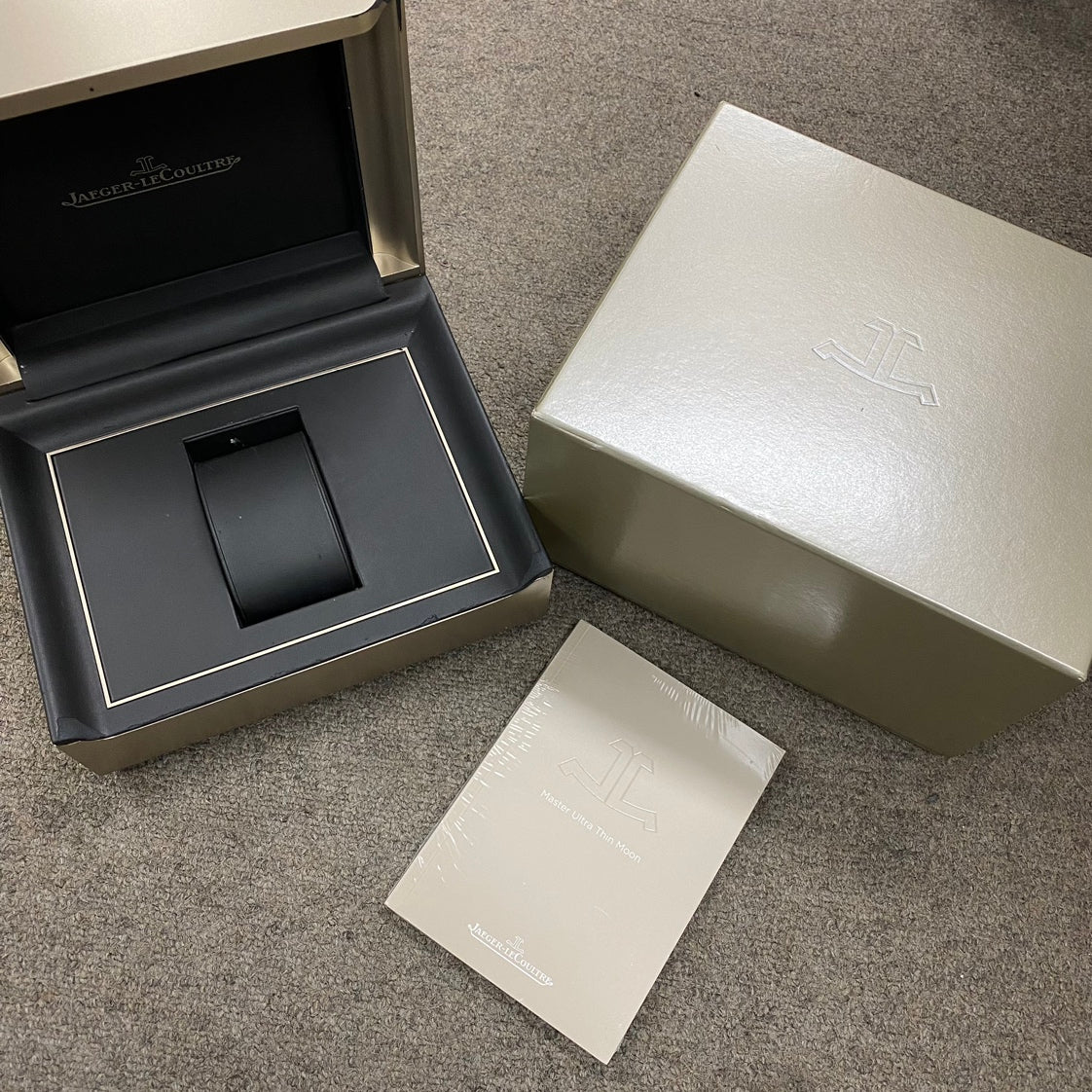 Q1368480 Master Ultra Slim Moon 2JLC01-00139