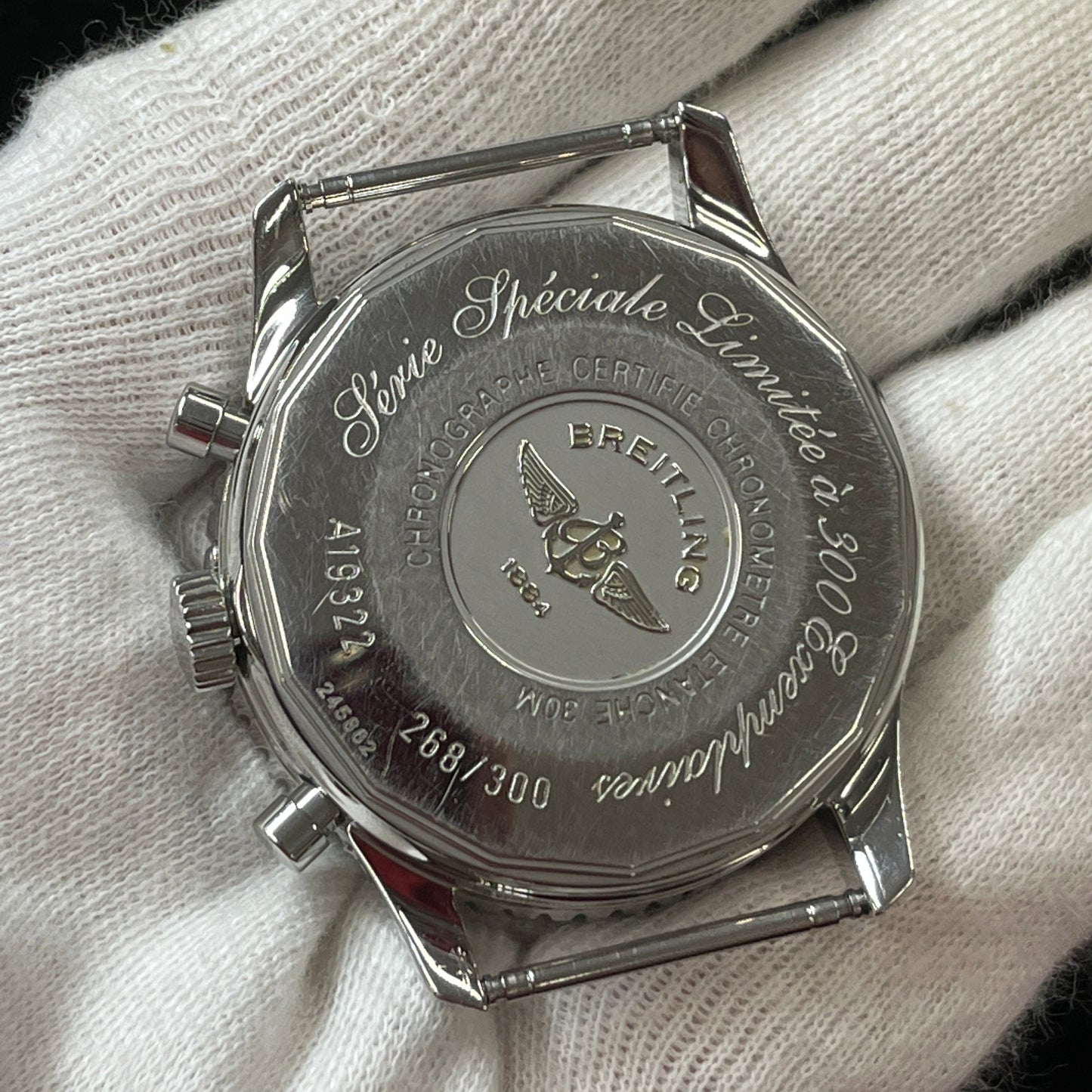 A19322 Navitimer Limited to 300 pcs in Japan 2BRT01-00197