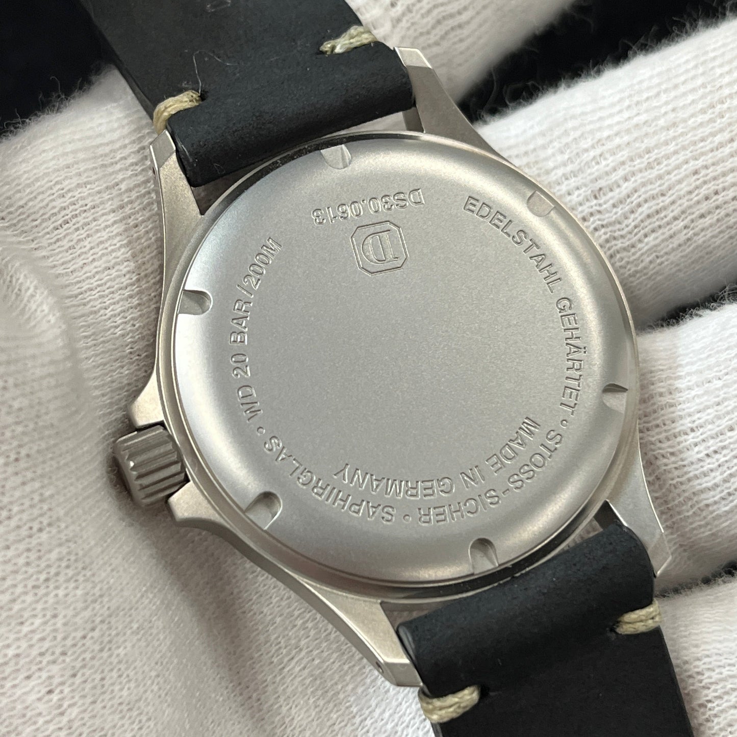 DS30 L Sporty three hands 2DMS01-00001