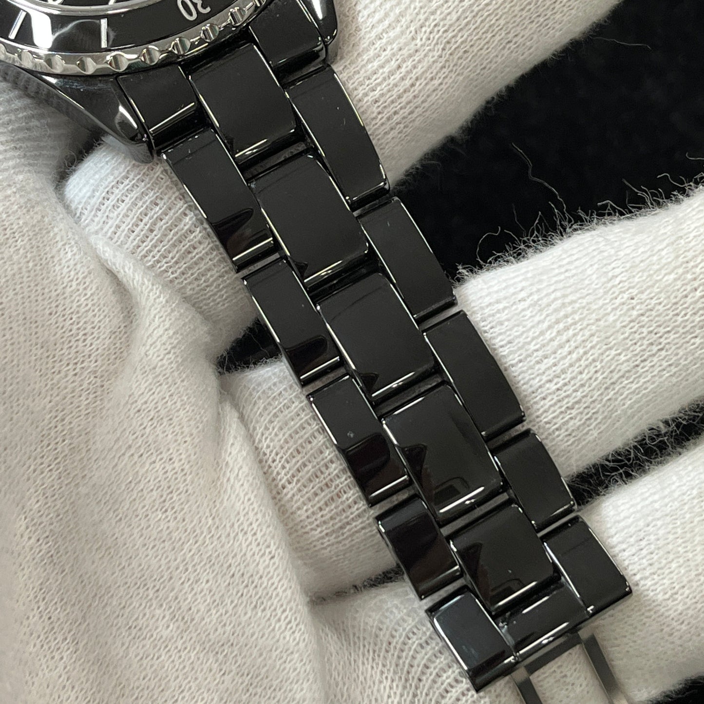H5697 J12 Automatic 2CHA01-00136
