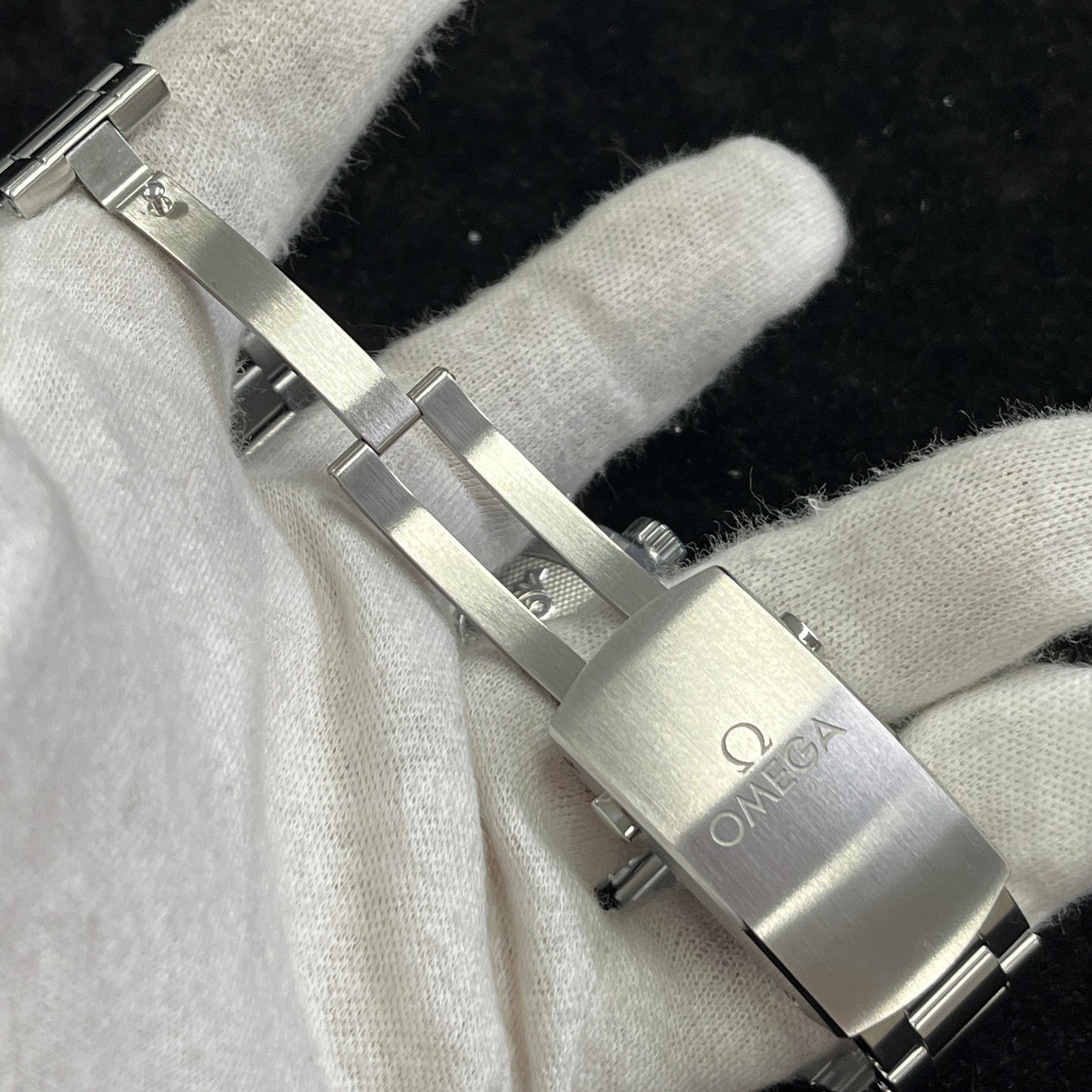 327.10.43.50.06.001 Speedmaster Mark II Co‑Axial 2O-M01-00528