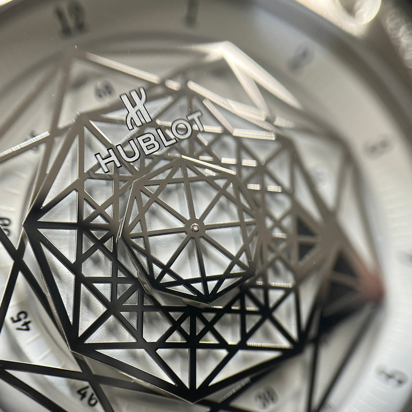 465.SS.2027.VR Big Bang Limited production of 200 pcs 2HUB01-00253