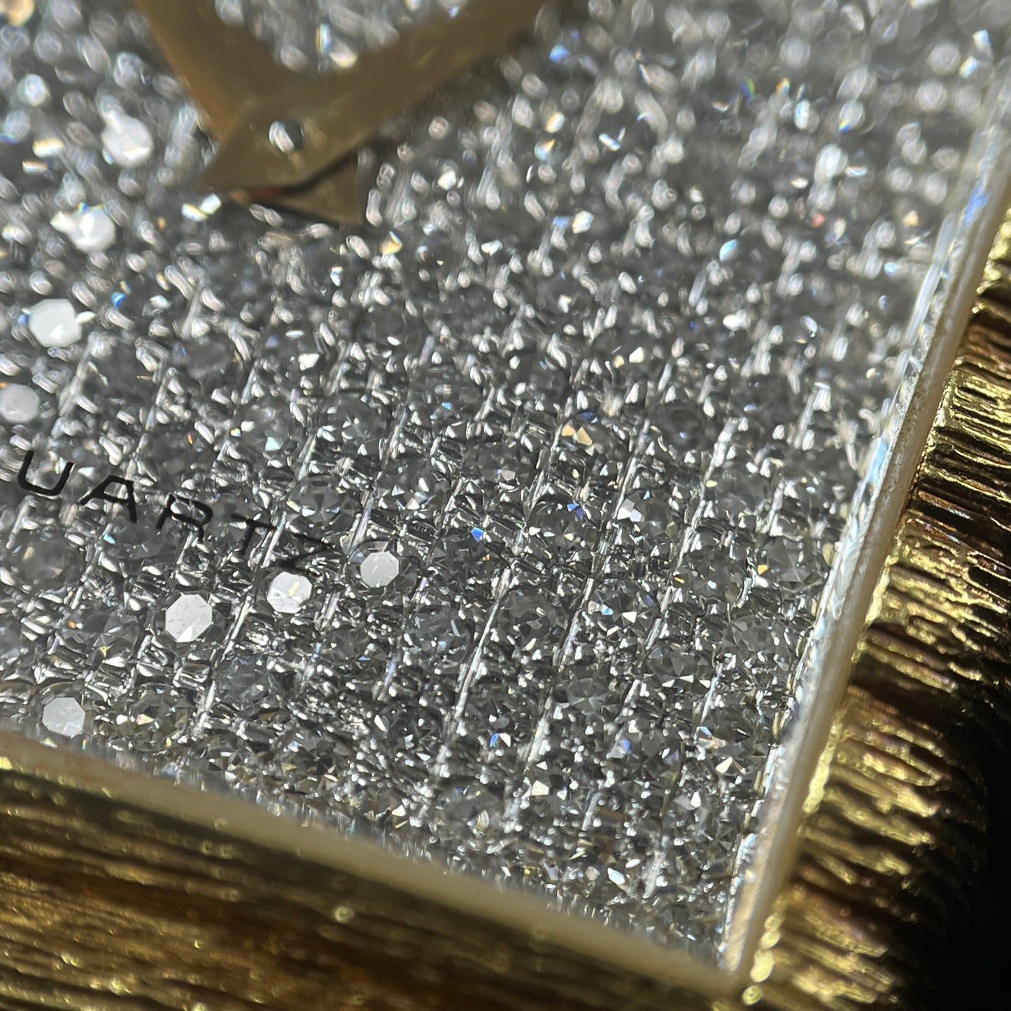 Square 750 Quartz 2JUV33-00001