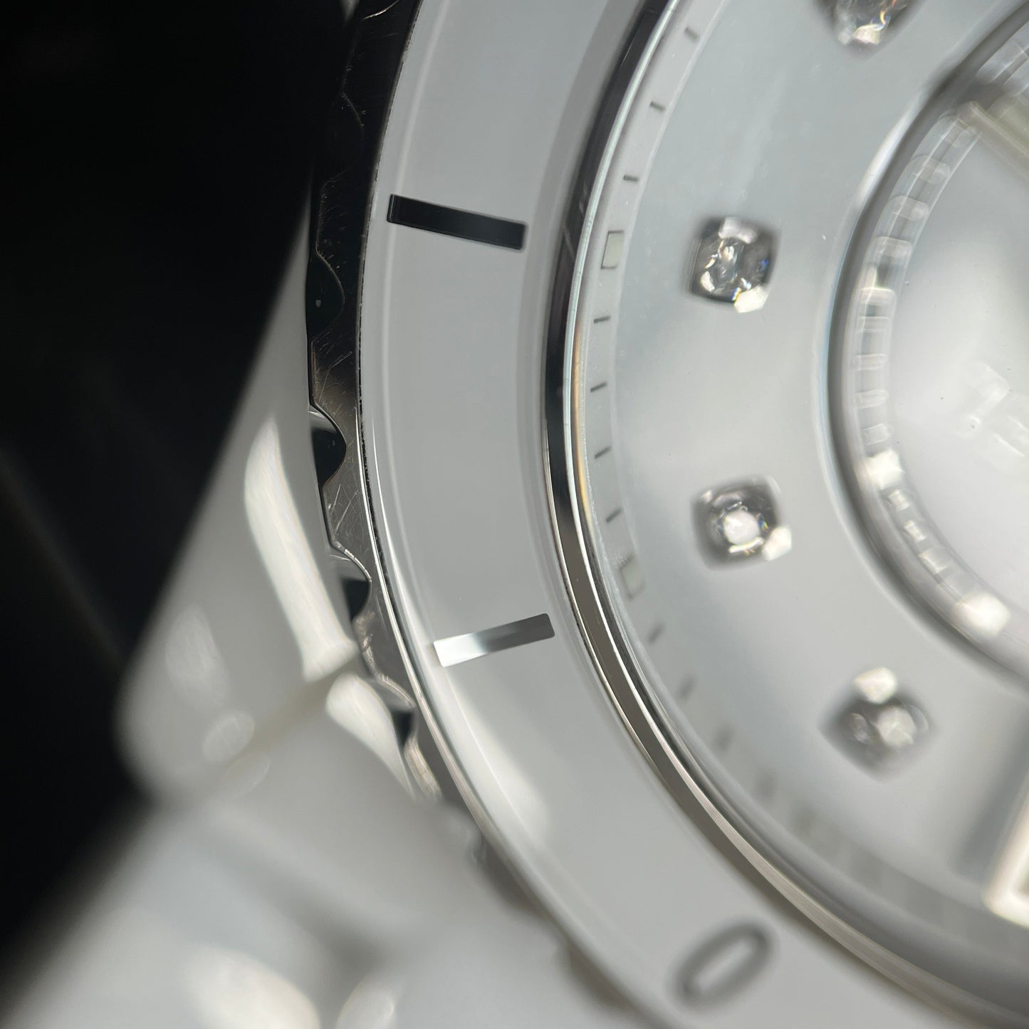 H5705 J12 Automatic 2CHA01-00119