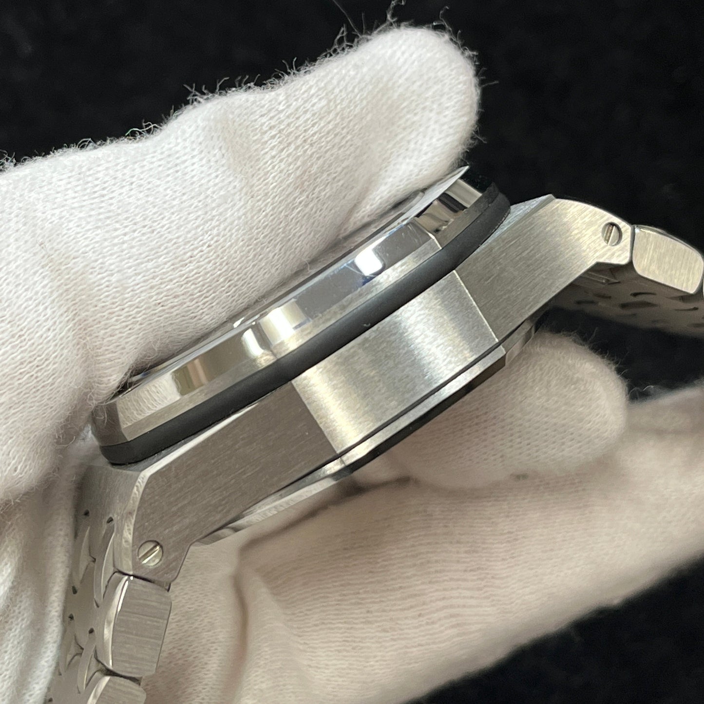 26238TI.00.2000TI.01 Royal Oak Offshore 2A-P01-00074