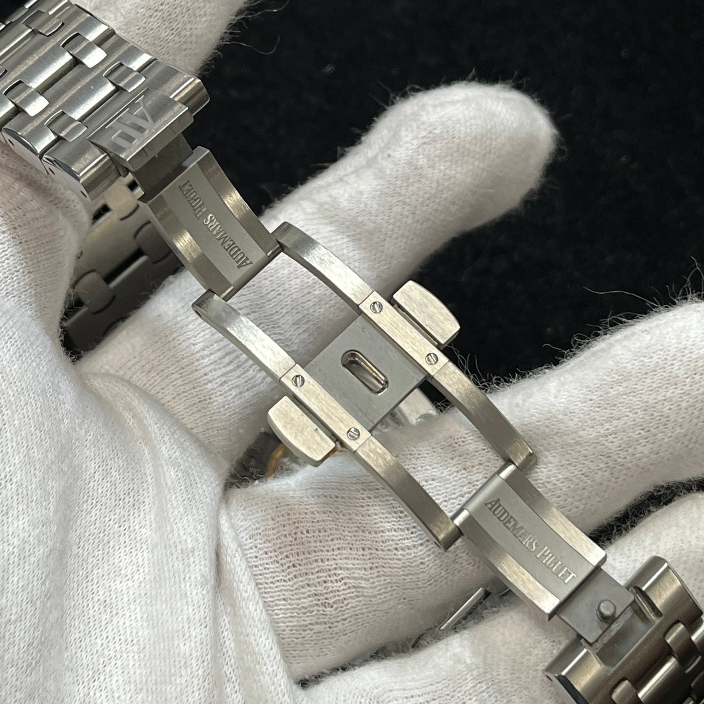 26238TI.00.2000TI.01 Royal Oak Offshore 2A-P01-00074