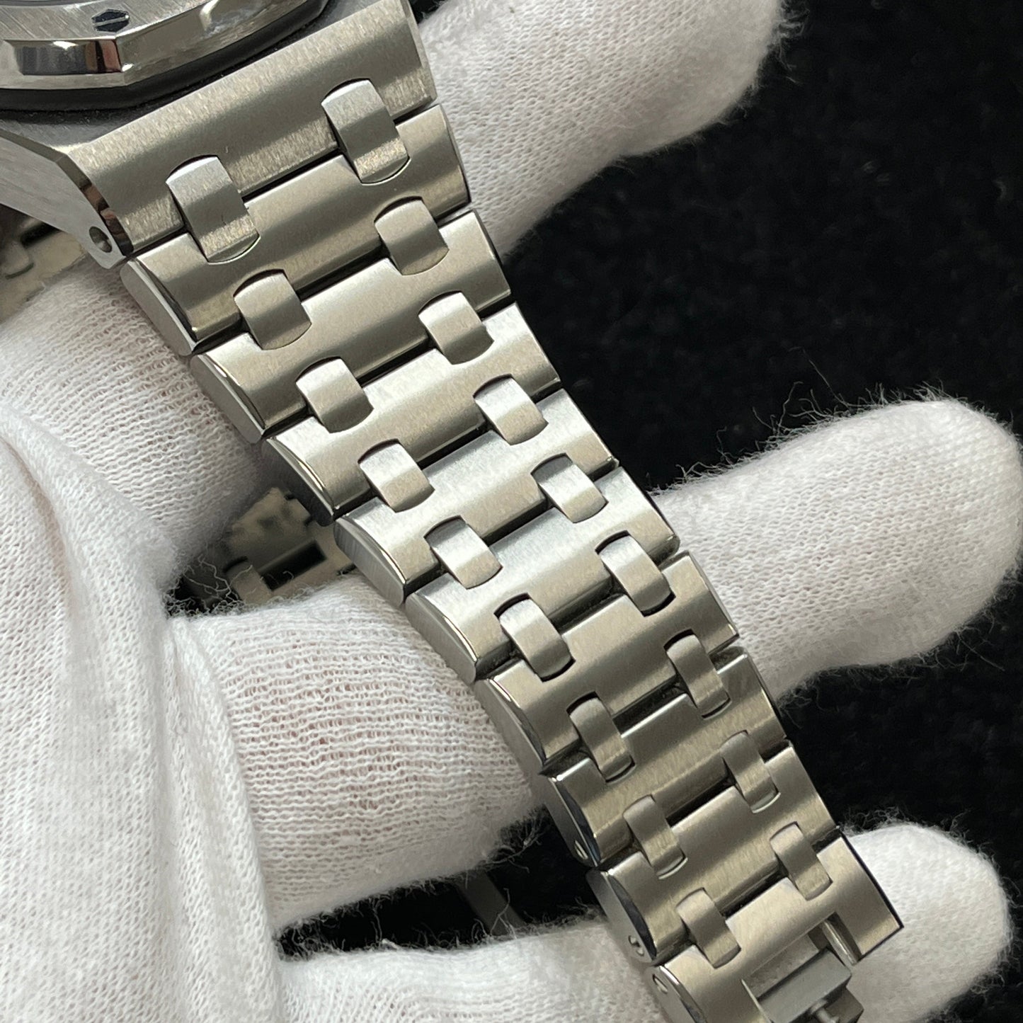 26238TI.00.2000TI.01 Royal Oak Offshore 2A-P01-00074