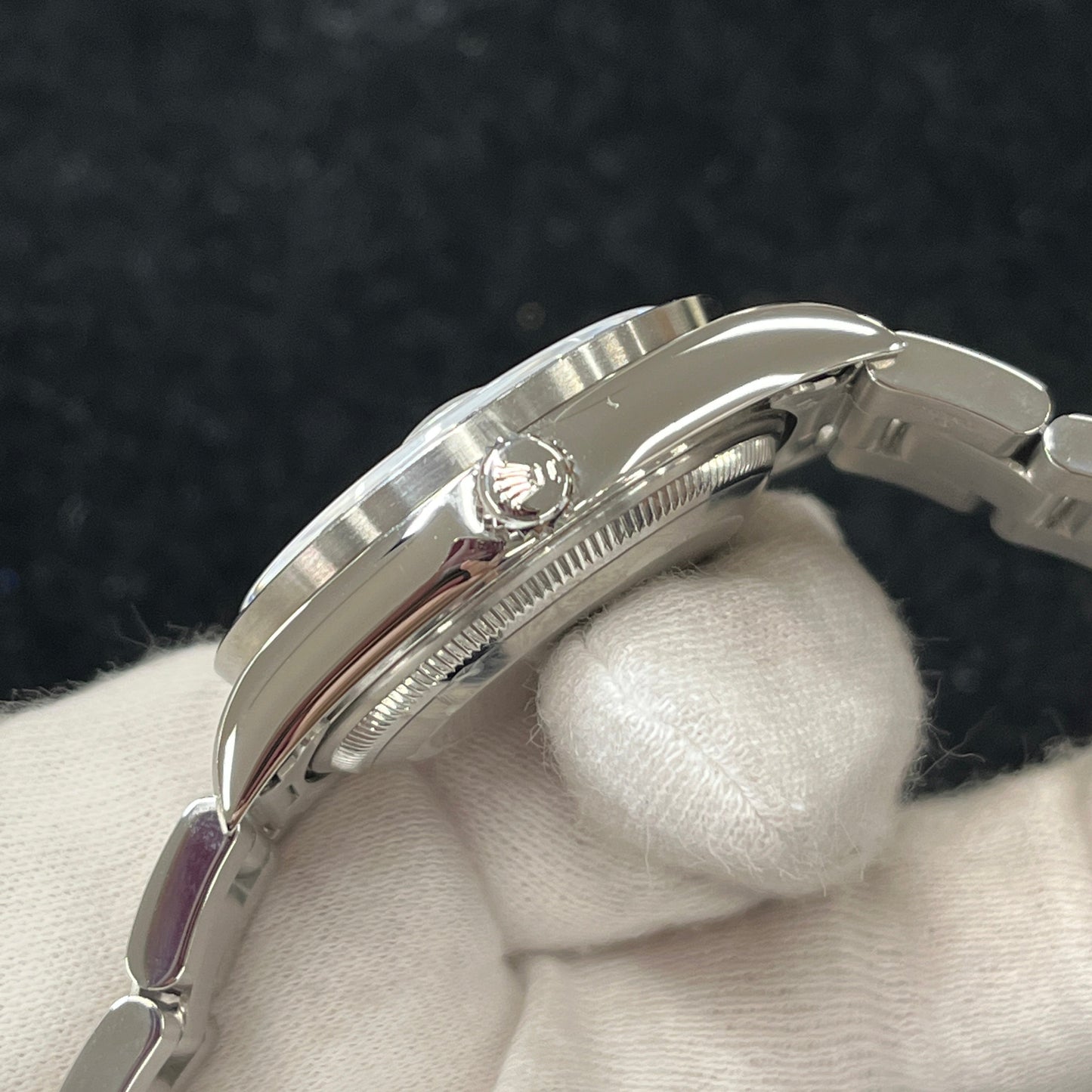 15210 Oyster Perpetual Date A serial 2R-X01-01430