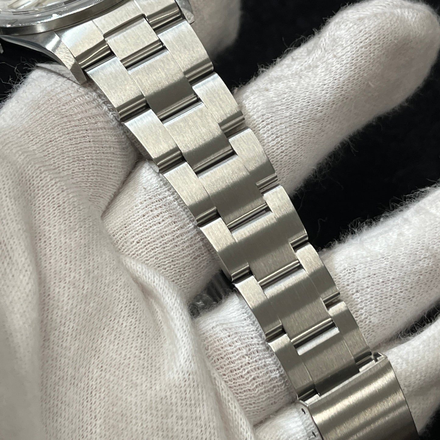 15210 Oyster Perpetual Date A serial 2R-X01-01430