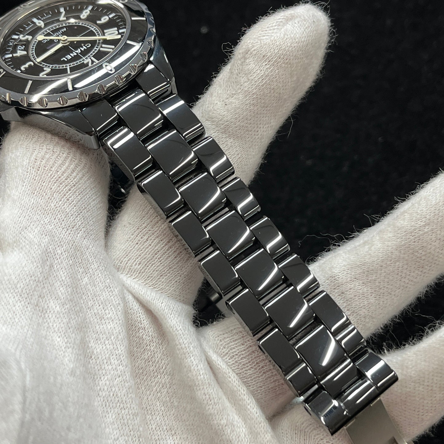 H0685 J12 Automatic 2CHA01-00124