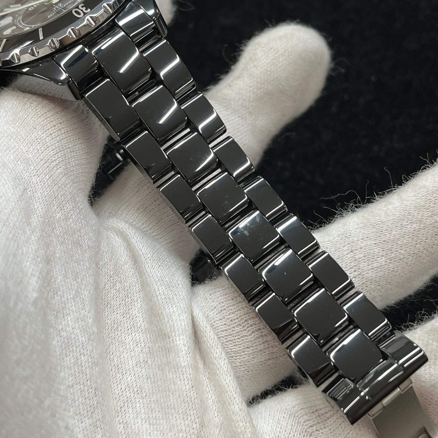 H0685 J12 Automatic 2CHA01-00124