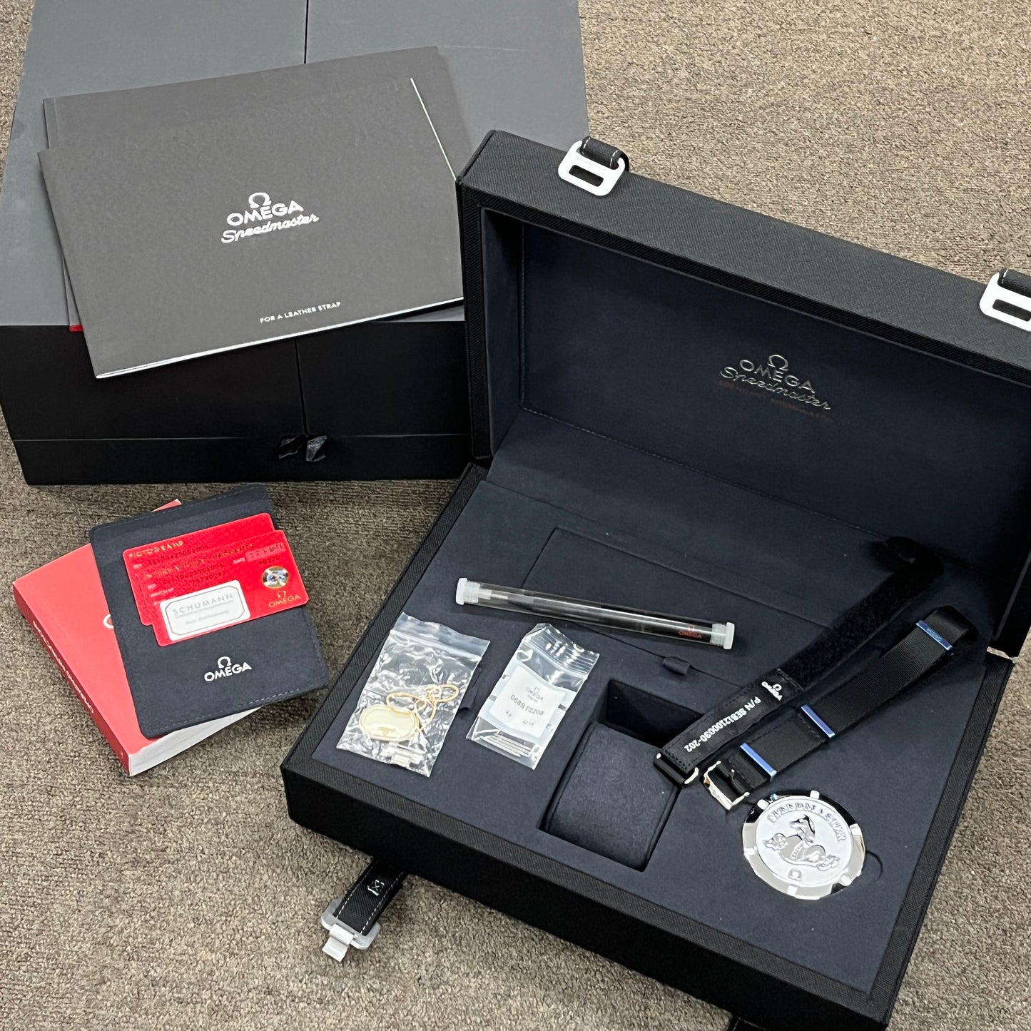 311.30.42.30.01.006 Moonwatch professional 2O-M33-00045