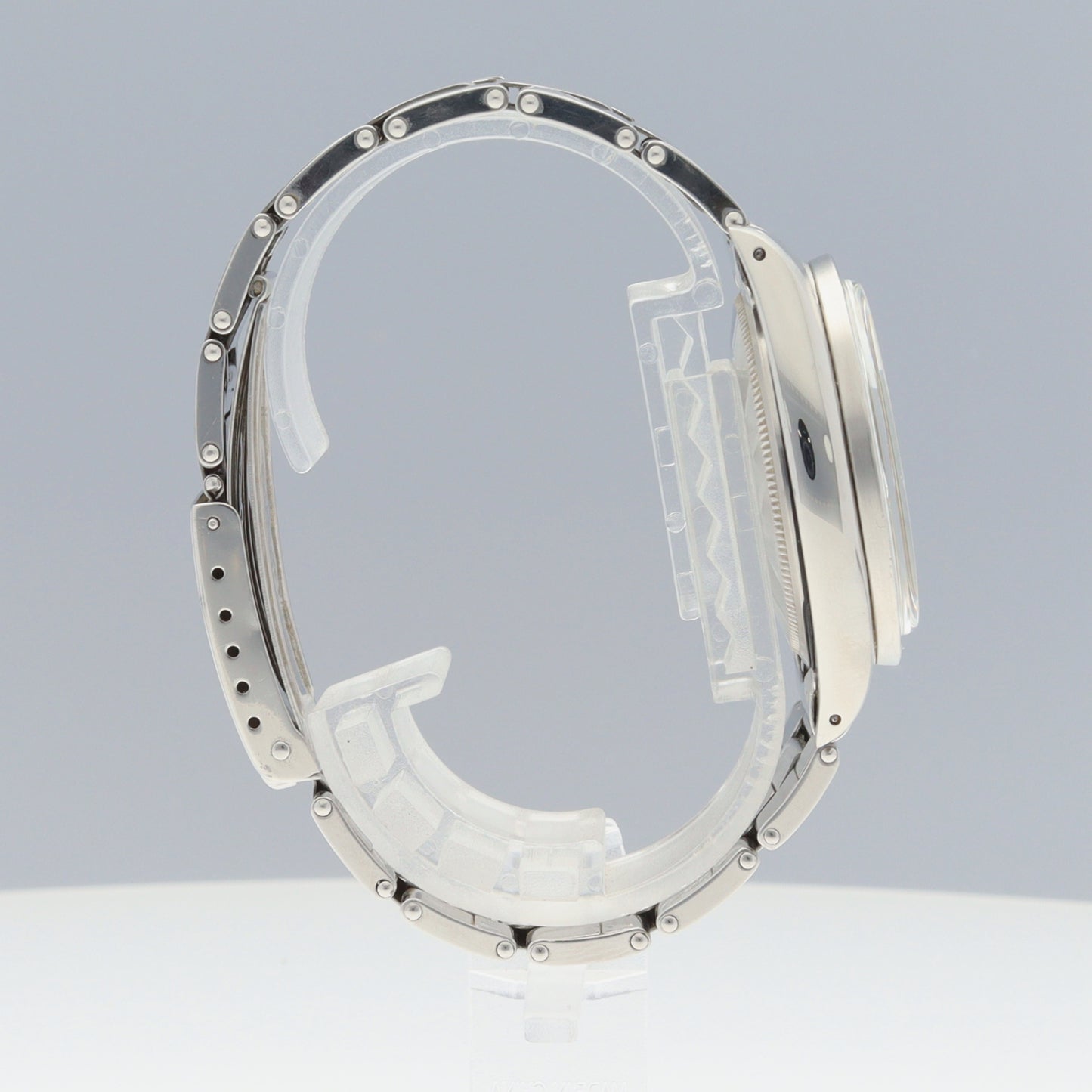 1501 Oyster perpetual Date cal.1570 19**** serial 2R-X33-00157