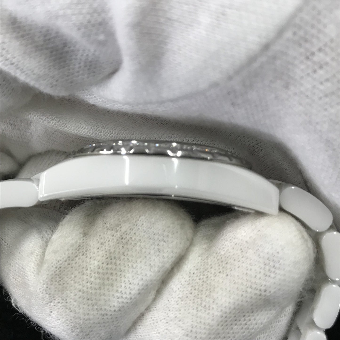 H3110 J12 White 2CHA01-00093