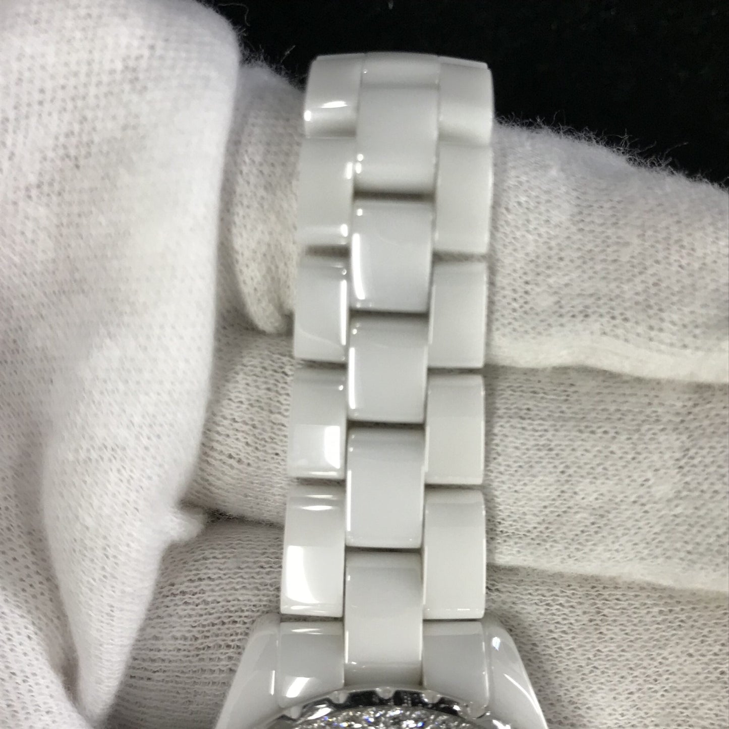 H3110 J12 White 2CHA01-00093