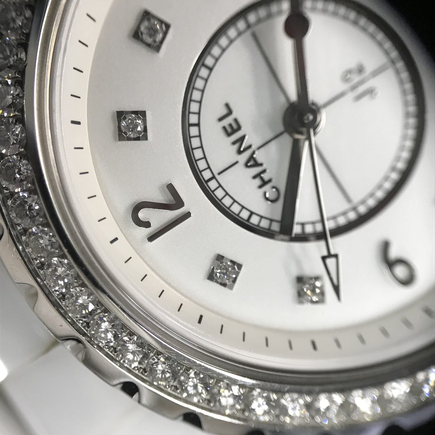 H3110 J12 White 2CHA01-00093