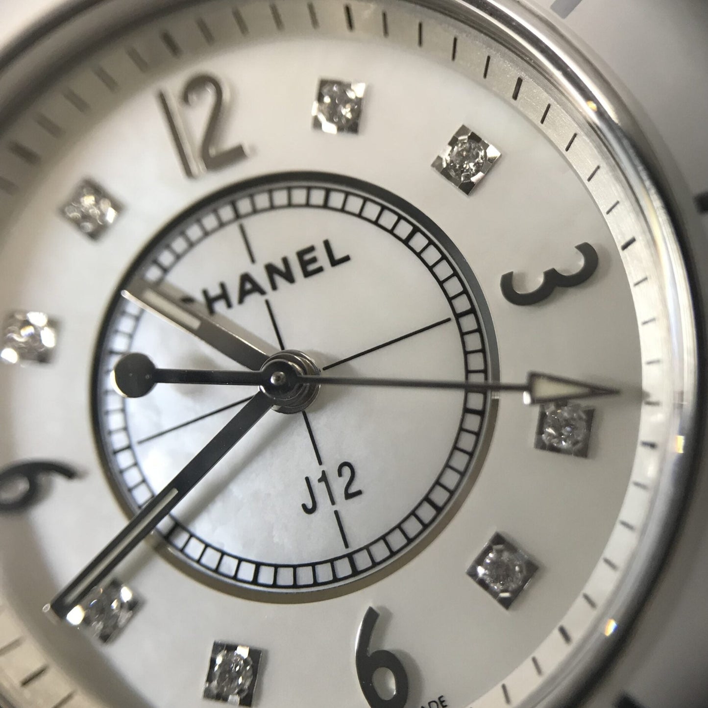 H2422 J12 White 8P Diamond 2CHA01-00092