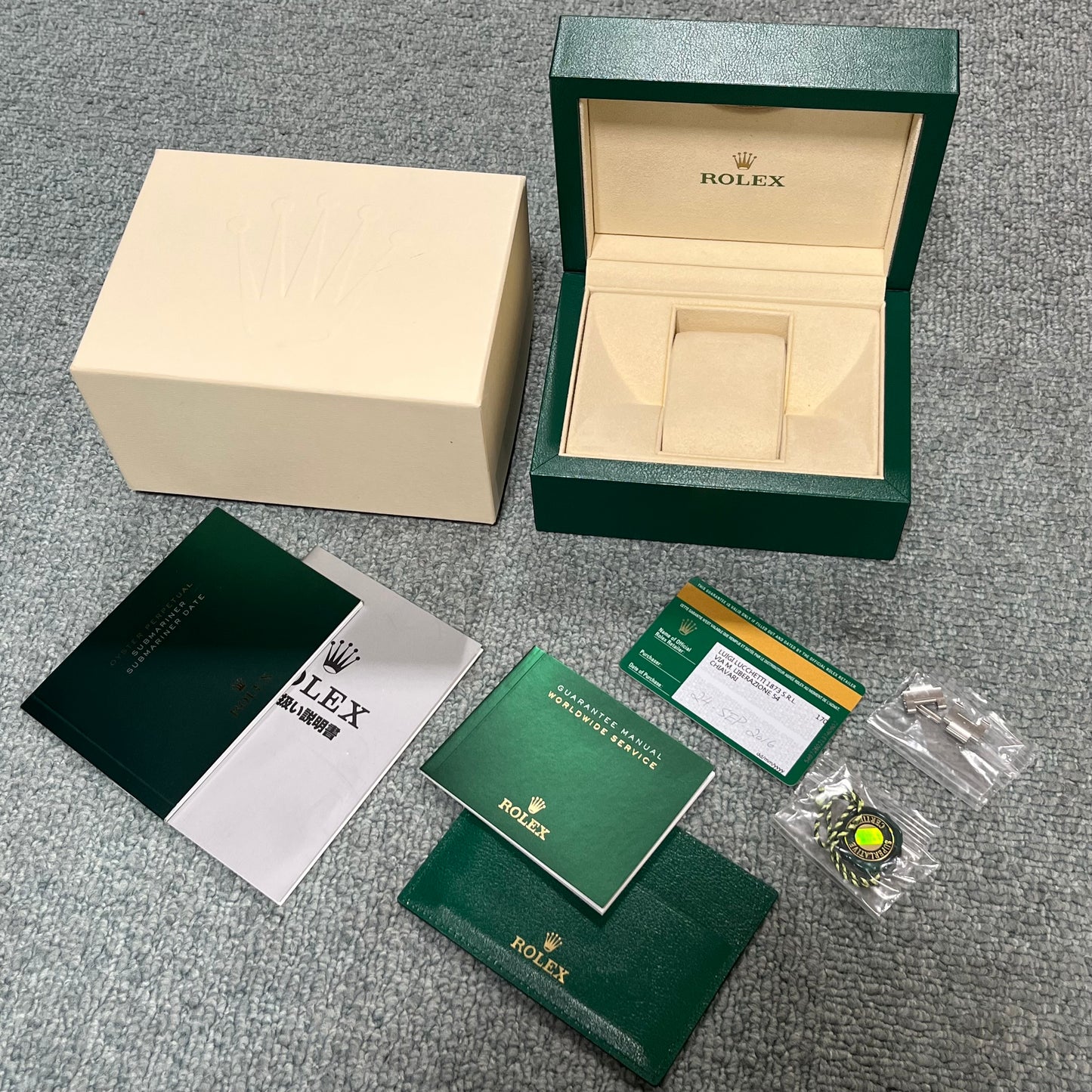 114060 Submariner Random Serial 2R-X33-00132