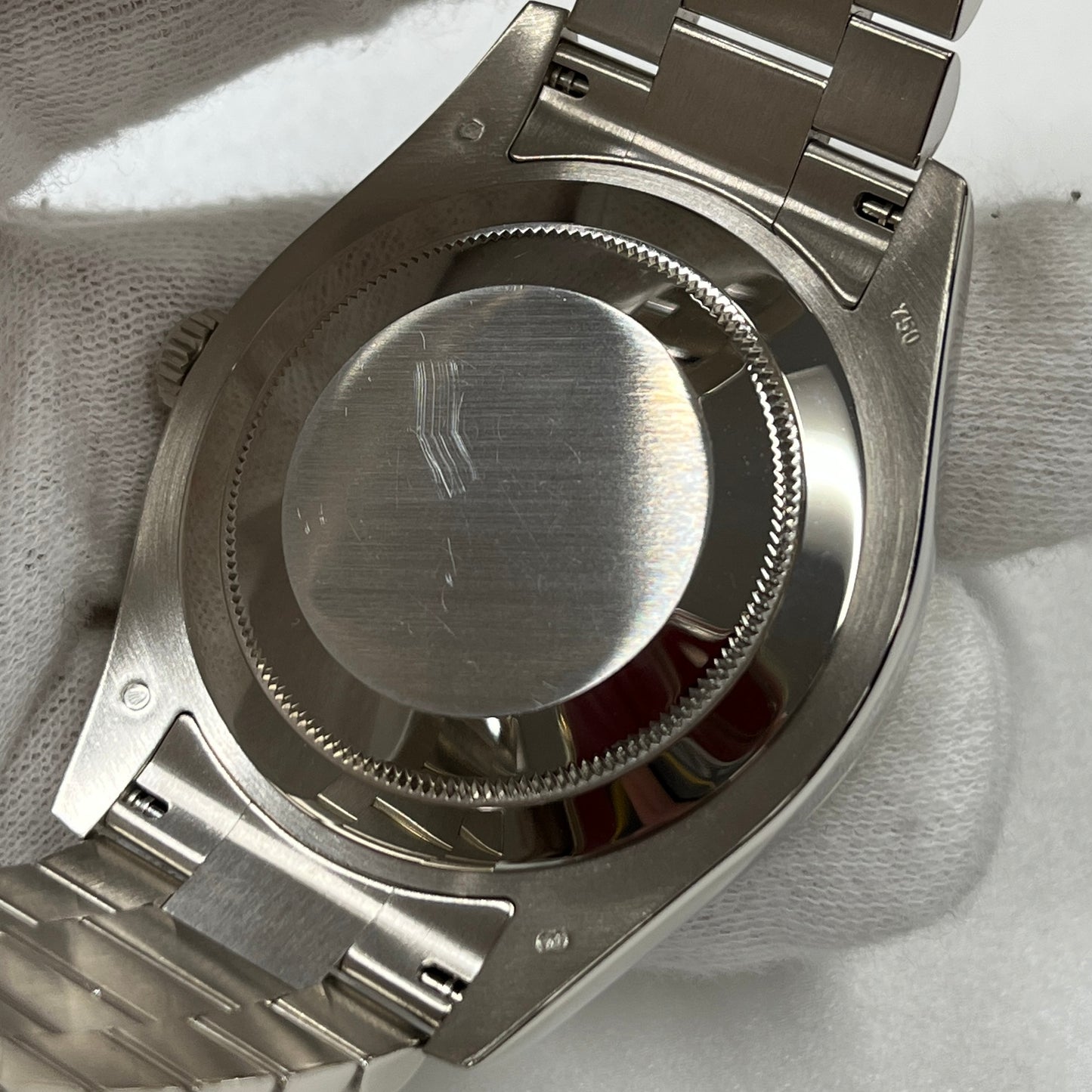 218239A Day Date ll Random Serial Number 2R-X01-01105