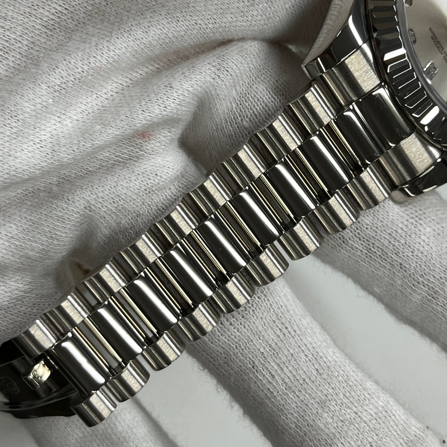 218239A Day Date ll Random Serial Number 2R-X01-01105