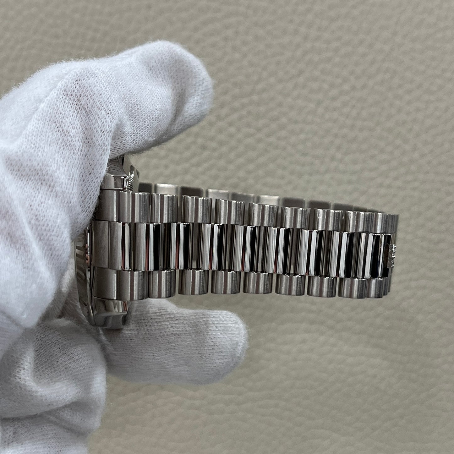 218239A Day Date ll Random Serial Number 2R-X01-01105