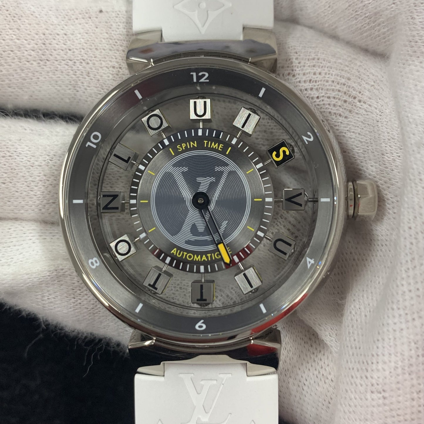 Q1EG5 Tambour Spin Time Air Watch WG 2L-V01-00103