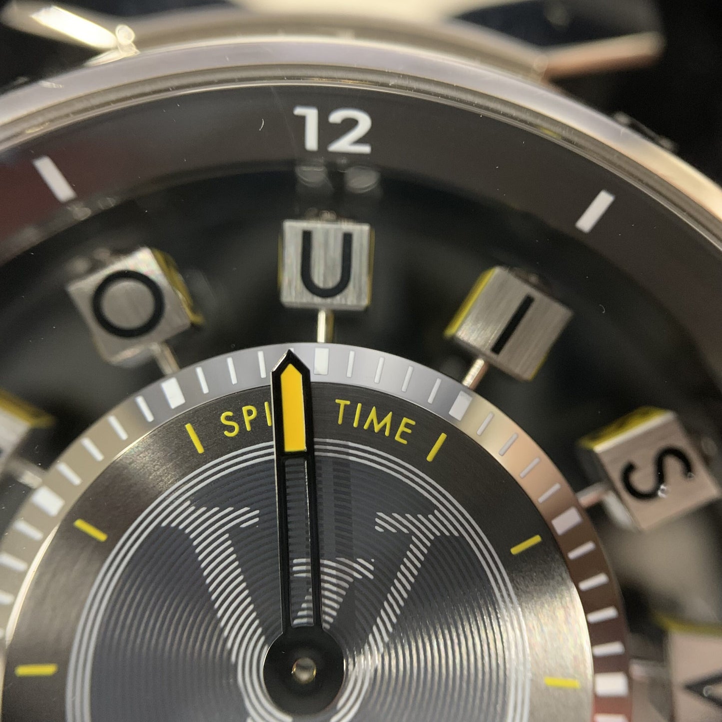 Q1EG5 Tambour Spin Time Air Watch WG 2L-V01-00103
