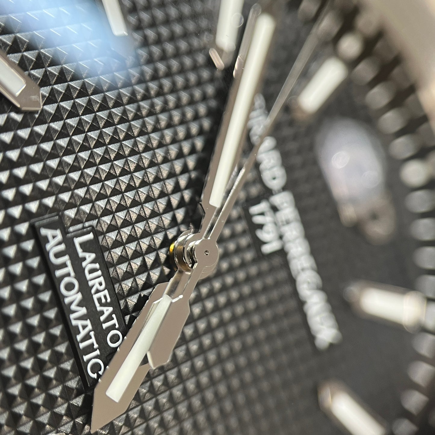 81010-11-63411A Laureato 2GRP33-00004