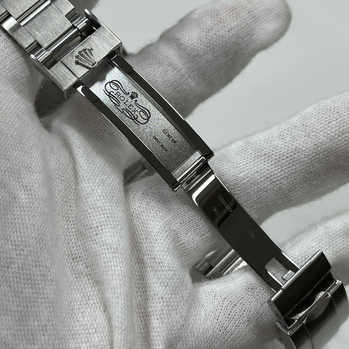 216570 Explorer2 2R-X33-00020