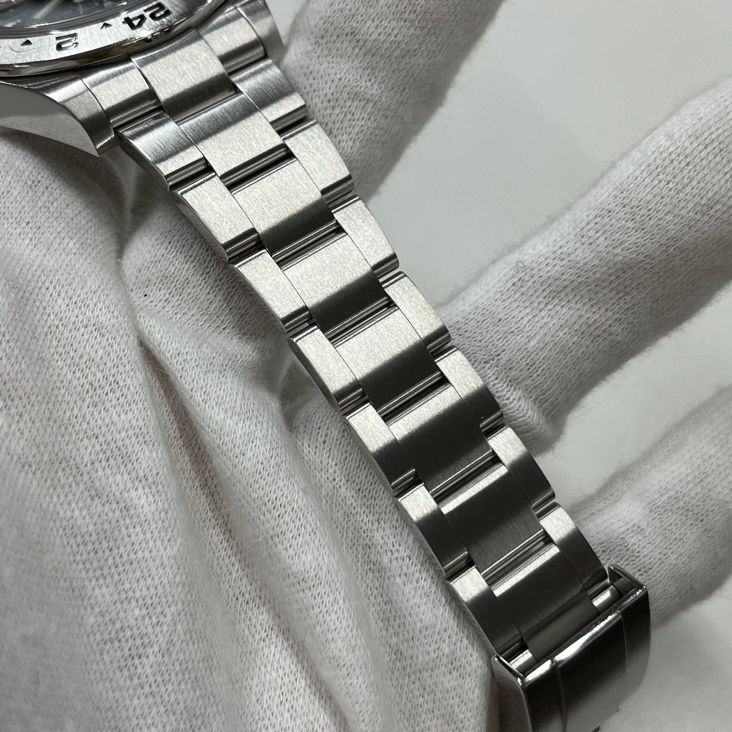216570 Explorer2 2R-X33-00020